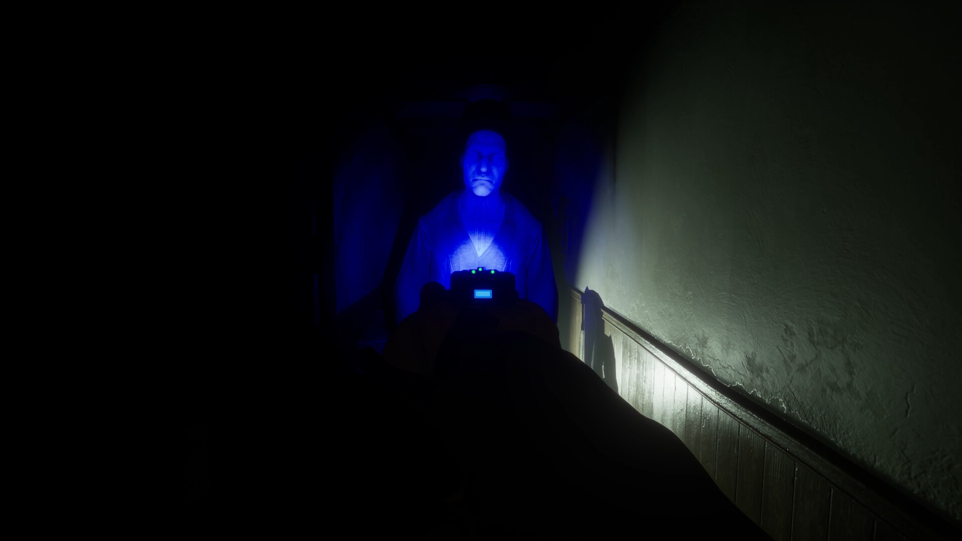 The player confronting the stalker with ultraviolet light